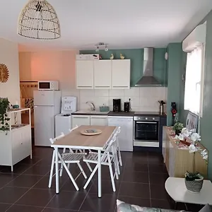 Appartement T2 Avec Terrasse, Parking Et Clim - Le Soleil Du Luberon, LʼIsle-sur-la-Sorgue